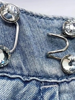 Accesoriu pentru ajustare marime imbracaminte cu pietra tip stras