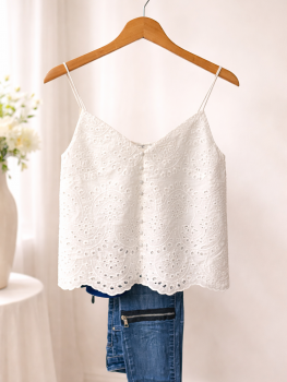 Top bumbac perforat cu bretele Stradivarius