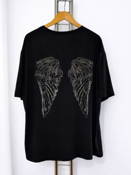 Tricou oversized cu strasuri pe spate in forma de aripi