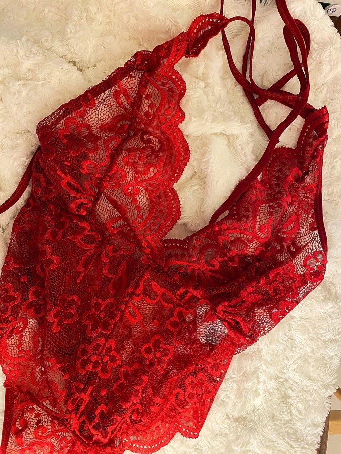 Body sexy dantela cu decupaj la spate Body sexy dantela cu decupaj la spate