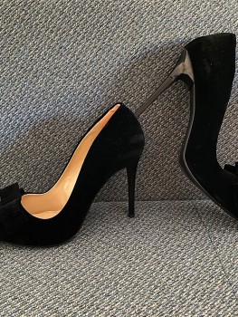 Pantofi stiletto negri cu toc si fundita