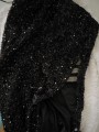 Rochie lunga de seara pe un umar cu paiete si crapatura adanca Rochie lunga de seara pe un umar cu paiete si crapatura adanca
