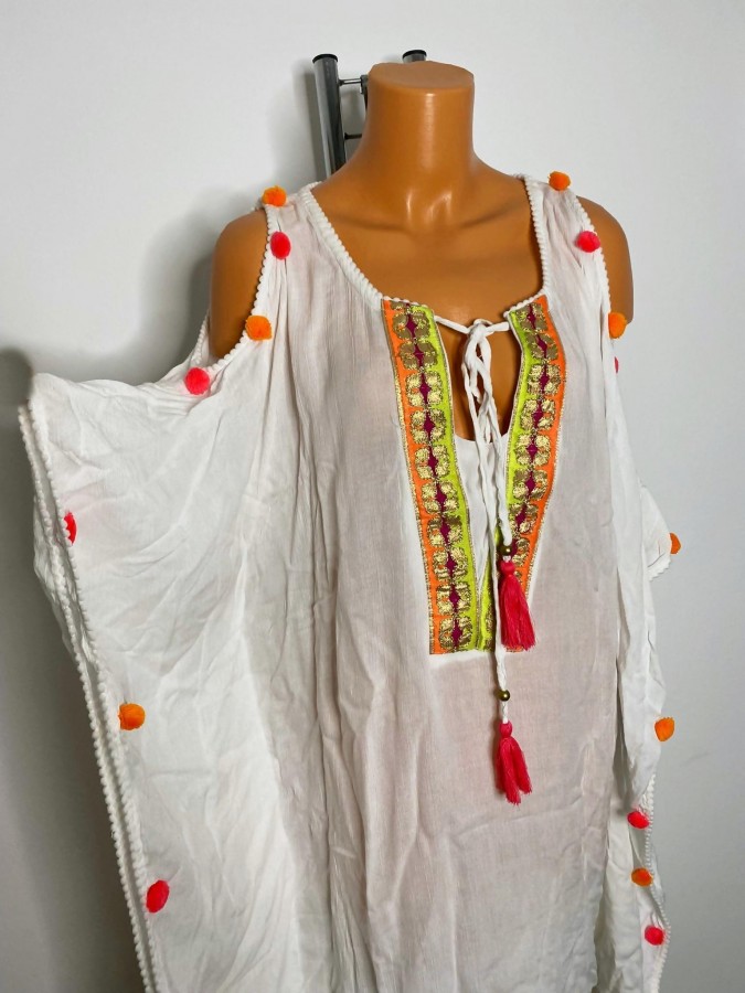 Rochie plaja kaftan cu umeri decupati si pom pom Anmol
