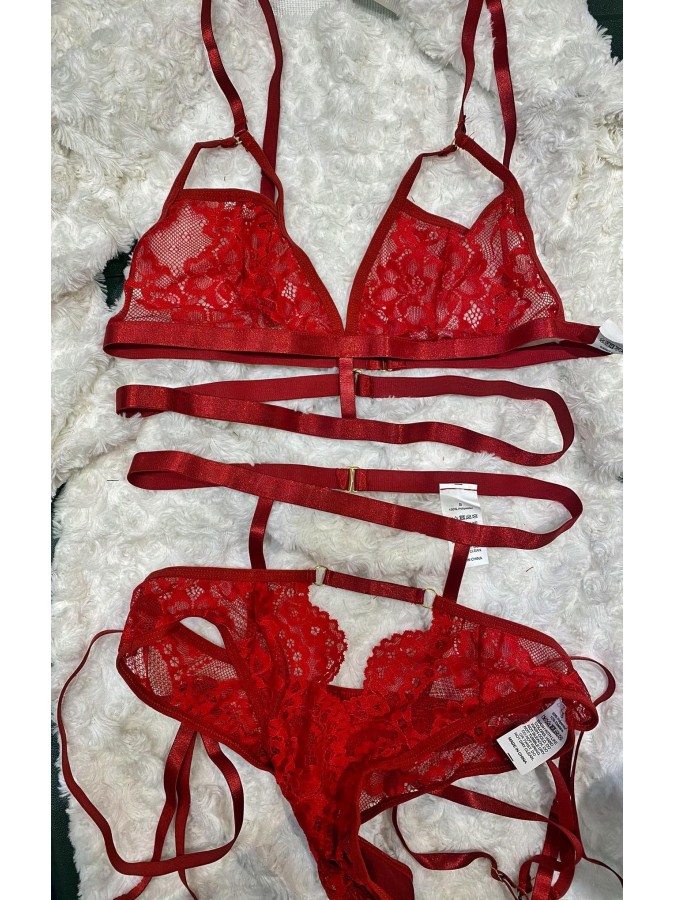 Set lenjerie sexy cu portjartier si decupaje Set lenjerie sexy cu portjartier si decupaje