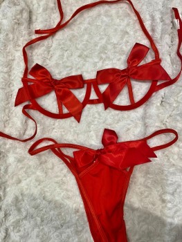 Set lenjerie sexy cu fundite satinate