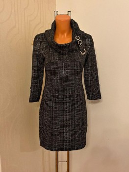 Rochie dreapta cu guler larg si maneca 3/4 Le Chateau