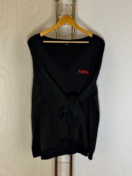 Bluza cu decolteu in V si emblema cusuta Amour - Shein Curve