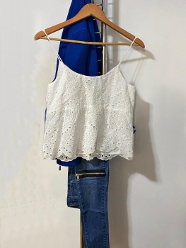 Top bumbac perforat cu bretele Stradivarius