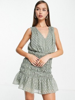 Rochie cu incretituri si aplicatii tip cerc Asos