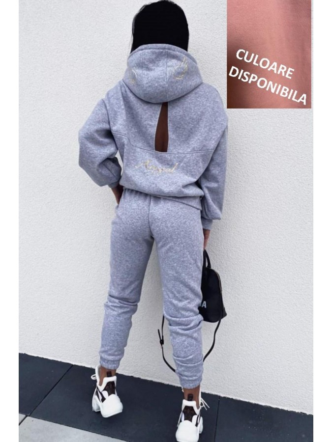 Trening cu decupaj spate - pantaloni talie inalta + bluza cu mesaj "Angel" Trening cu decupaj spate - pantaloni talie inalta + bluza cu mesaj "Angel"