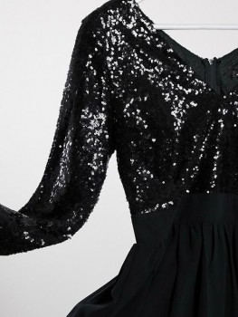 Rochie scurta cu decolteu in V si paiete Club L