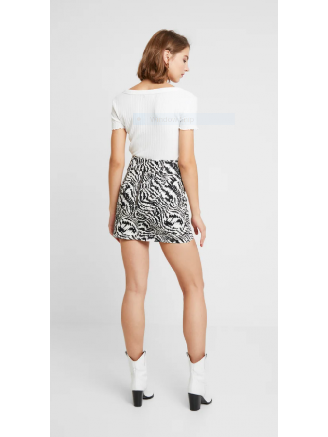 Fusta scurta animal print cu centura Topshop