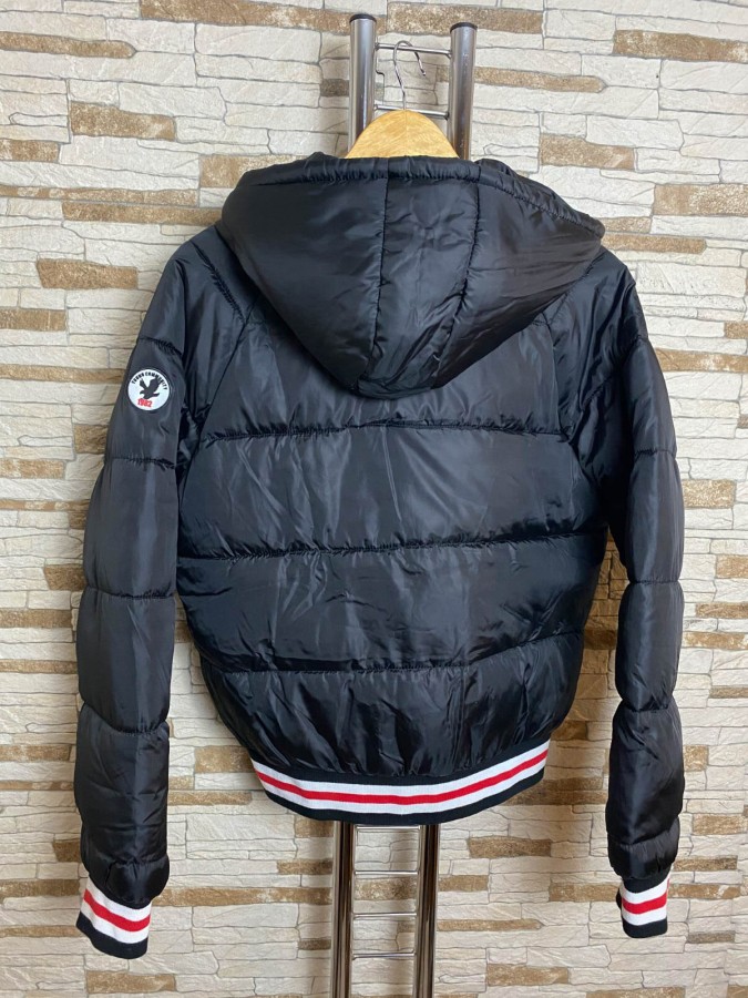 Geaca usoara si calduroasa (neagra) cu detalii sport Jennyfer