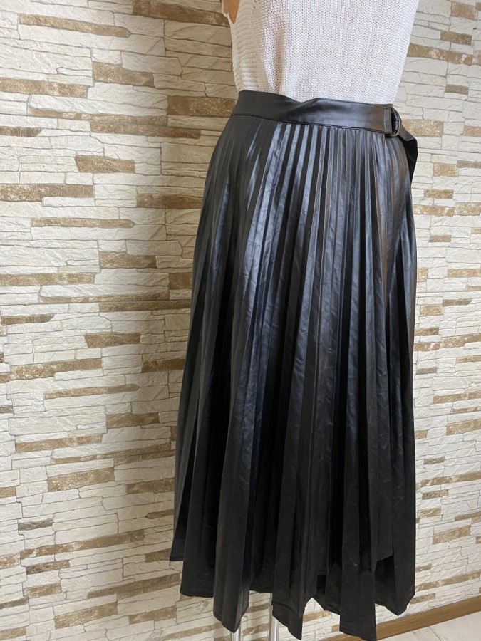 Fusta midi plisata imitatie piele Zara