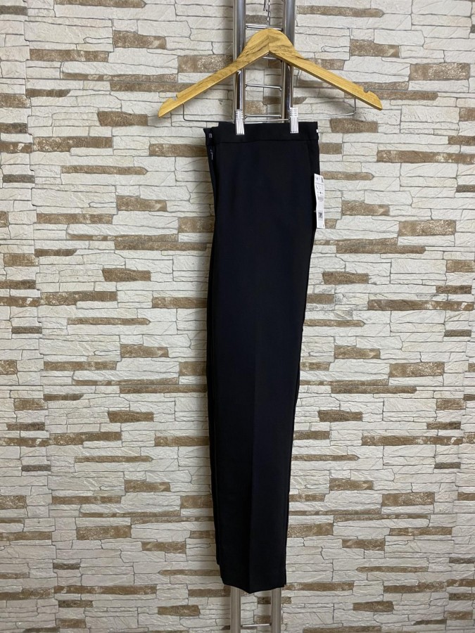 Pantaloni la dunga cu talie medie elastica Zara