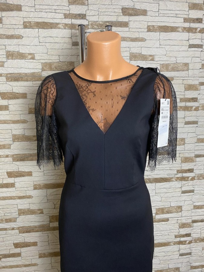 Rochie scurta cu maneci dantela si spate semi-gol Zara