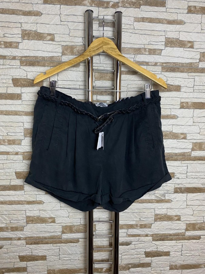 Pantaloni scurti (curea impletita inclusa) Stradivarius