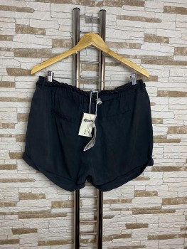 Pantaloni scurti (curea impletita inclusa) Stradivarius