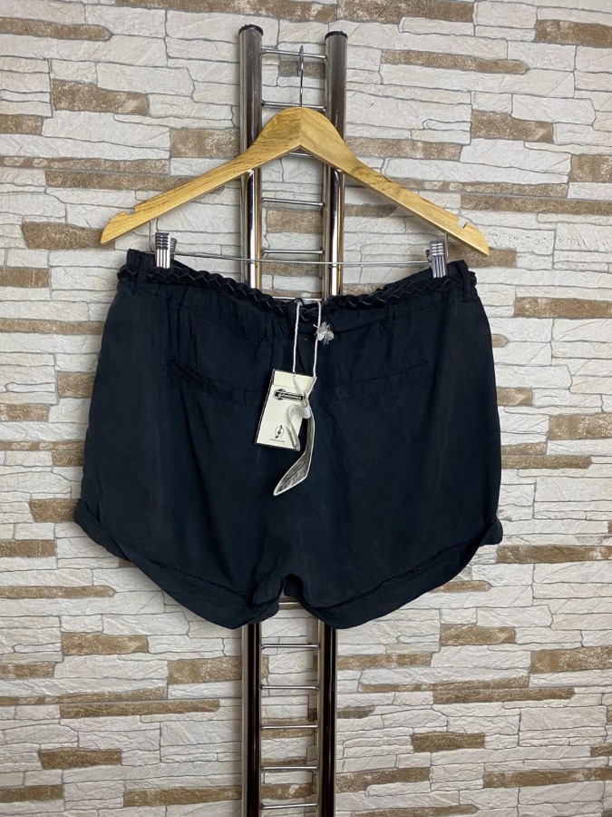 Pantaloni scurti (curea impletita inclusa) Stradivarius