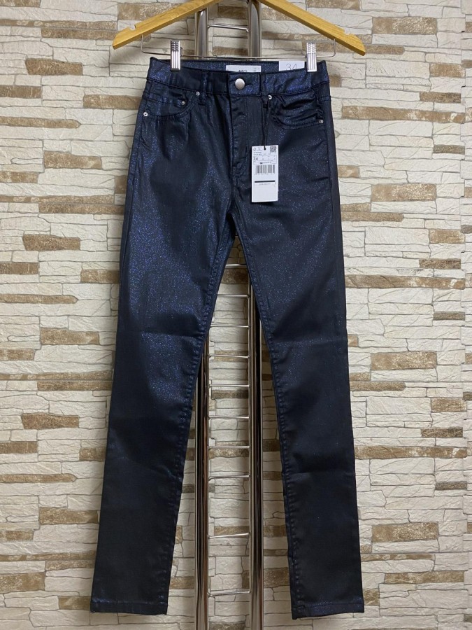 Pantaloni skinny cerati negri cu sclipici albastru Mango