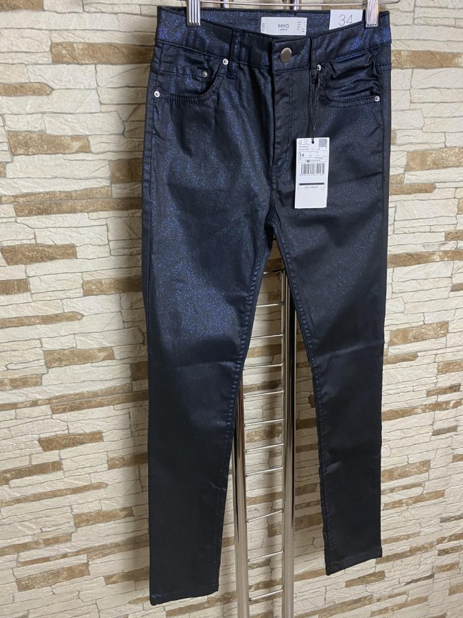 Pantaloni skinny cerati negri cu sclipici albastru Mango